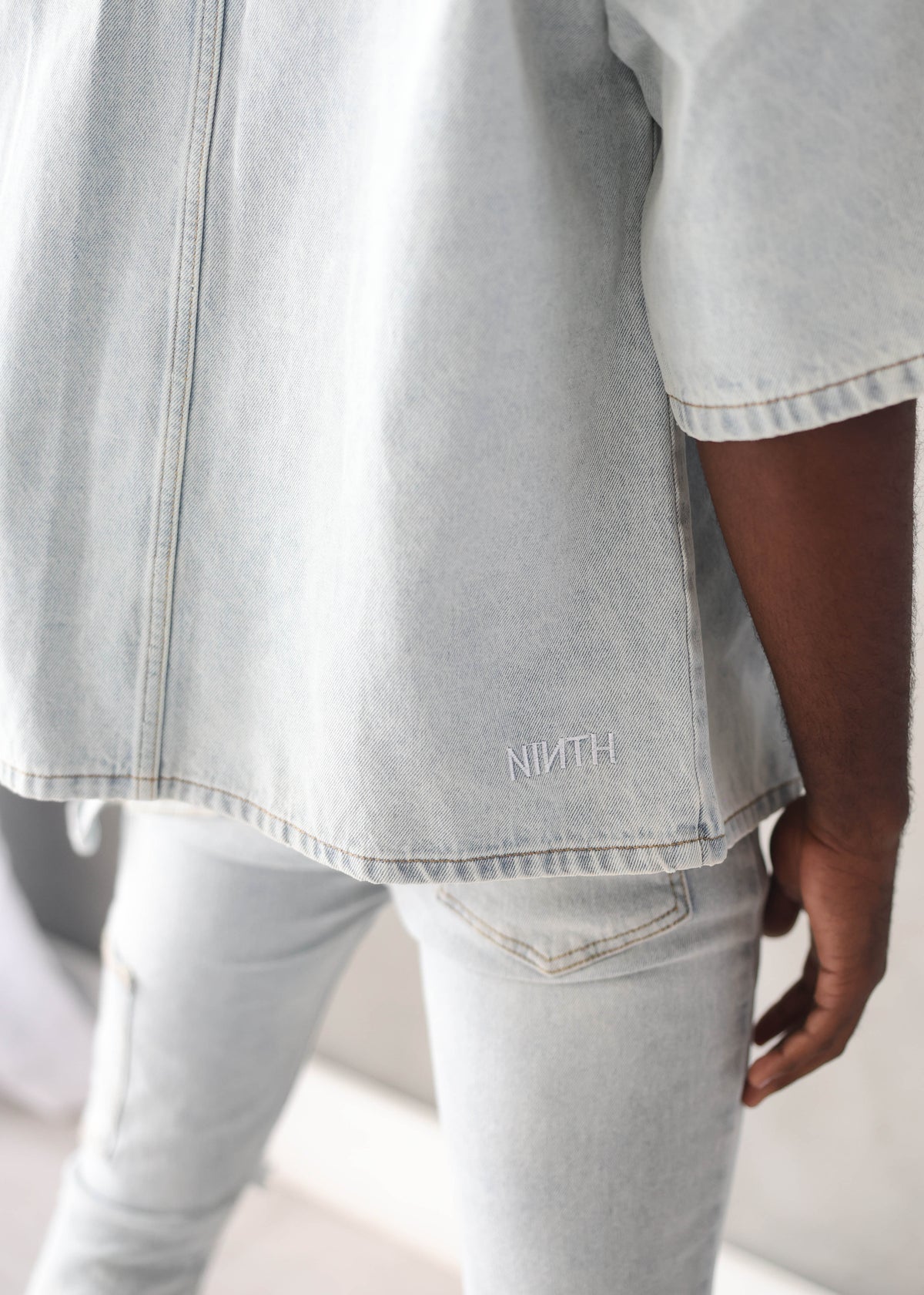 Invisible Button Box Cut Denim shirt
